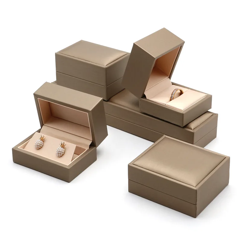 luxury customized square pu leather jewelry set box custom foil logo for bracelet ring earring big necklace packaging luxury customized square pu leather jewelry set box custom foil logo for bracelet ring earring big necklace packaging